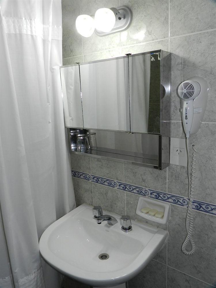 Hotel Colon Posadas Bagian luar foto