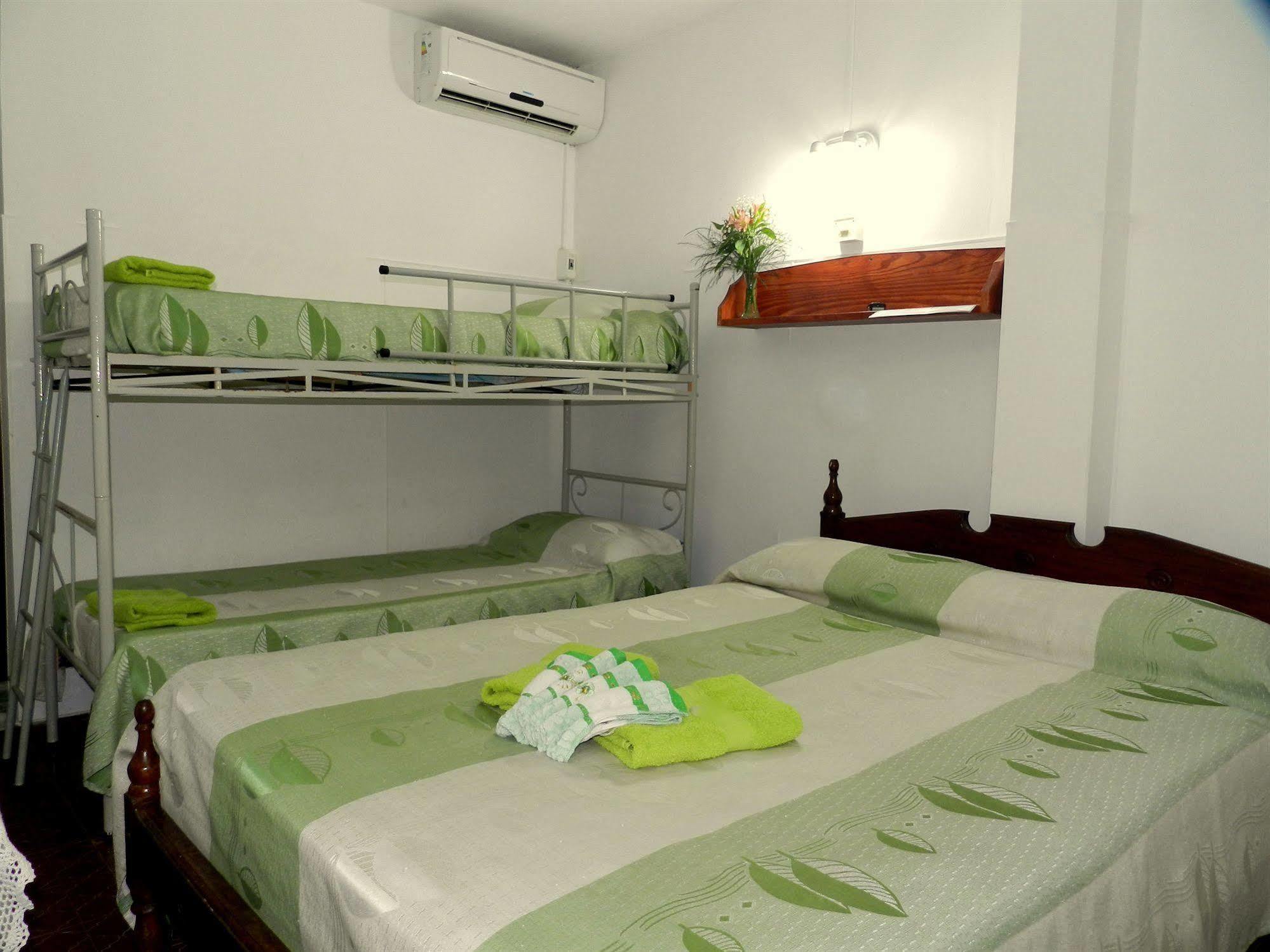 Hotel Colon Posadas Bagian luar foto