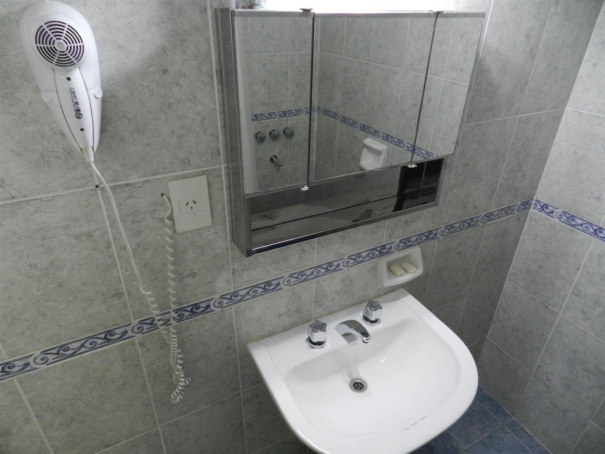 Hotel Colon Posadas Bagian luar foto